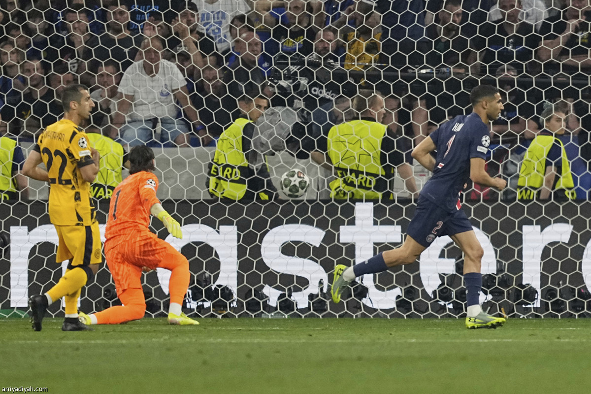 حكيمي.. هدف تاريخي