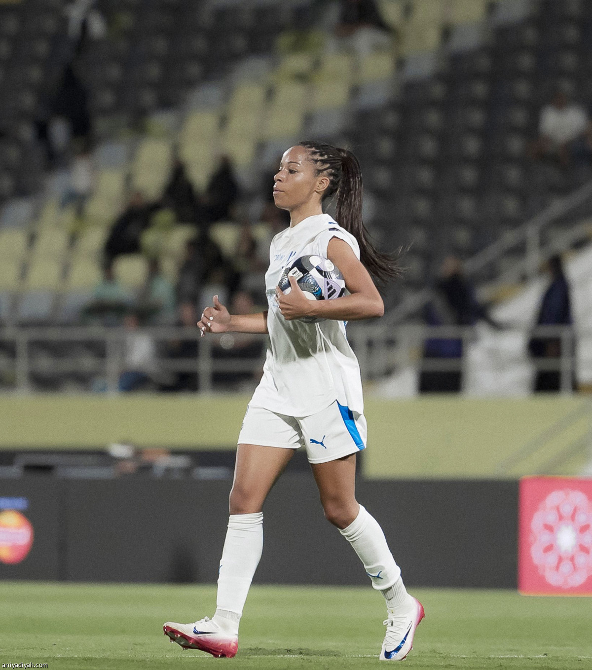 كلاسيكو السيدات.. أزرق