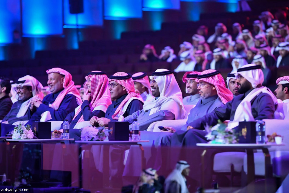 «شاعر الراية».. والدة نومان تمنحه النجومية