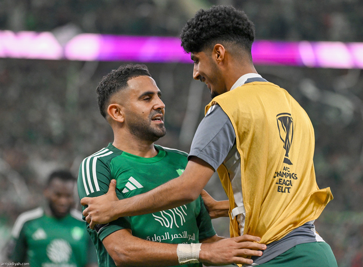 الأهلي يعبر