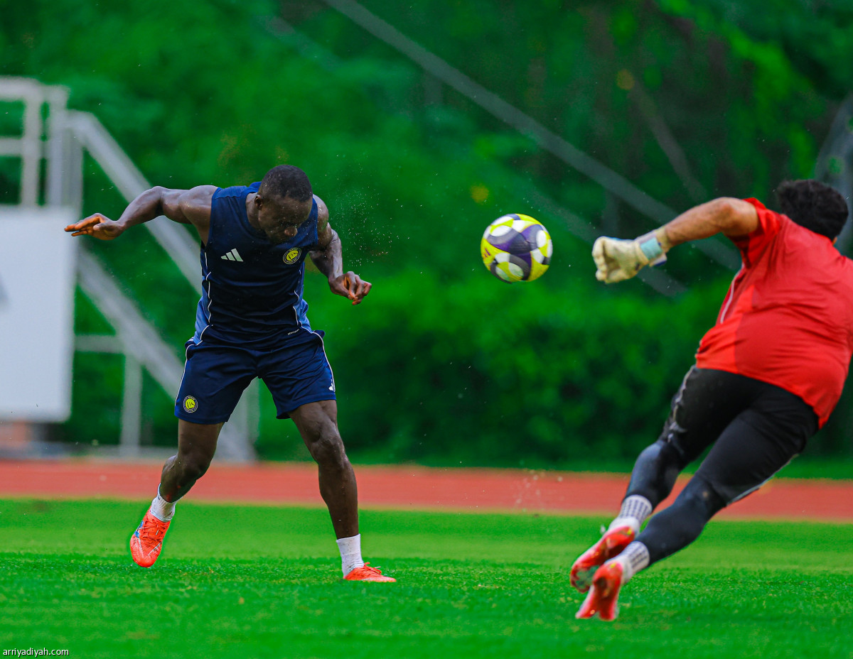 تحت الأمطار