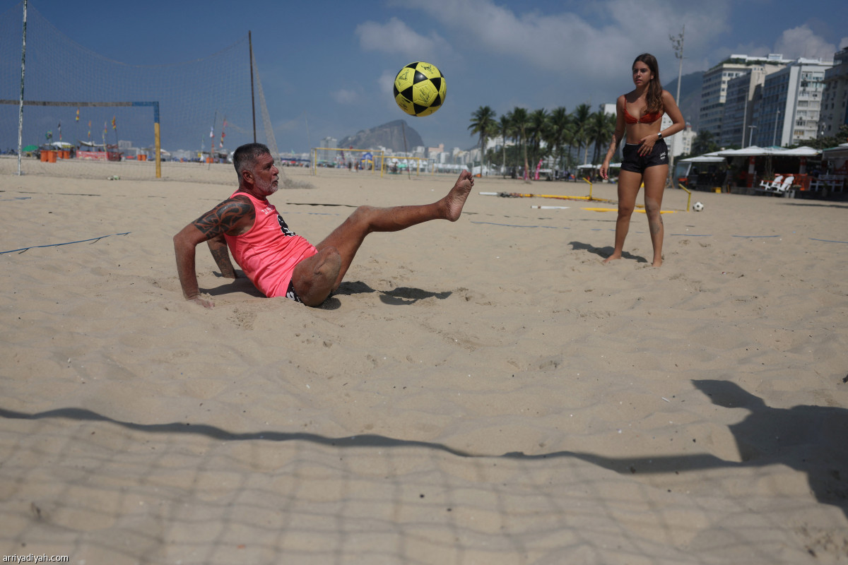 كرة قدم بساق واحدة