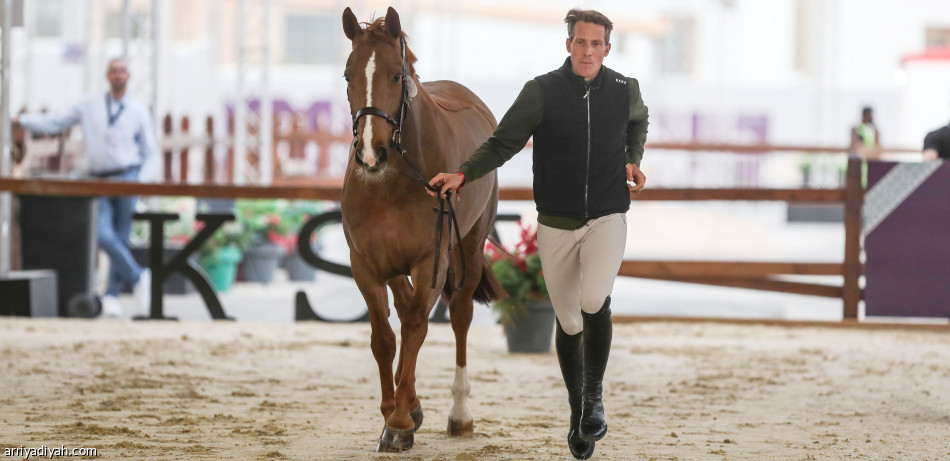 بطولة قفز الحواجز.. فرسان العالم يجرون تدريبهم الأول