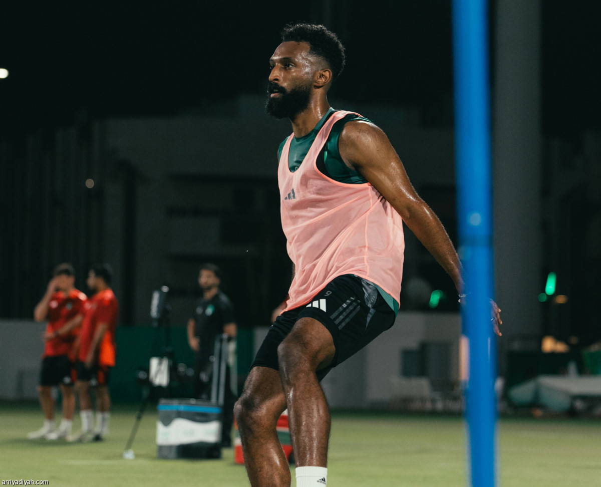 الأهلي يعود