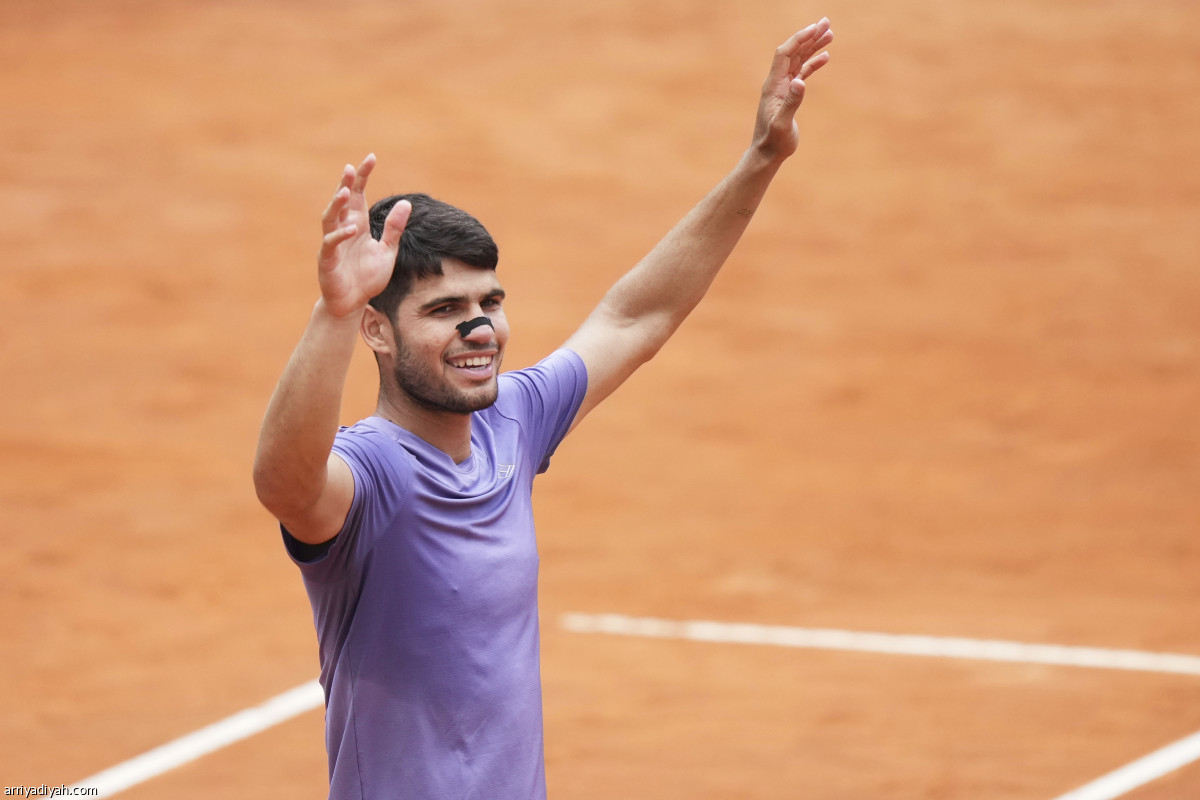 ألكاراز يعبر