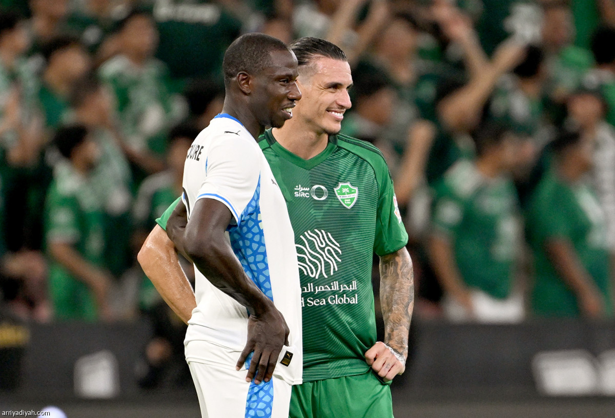 الأهلي يبدأ بفوز