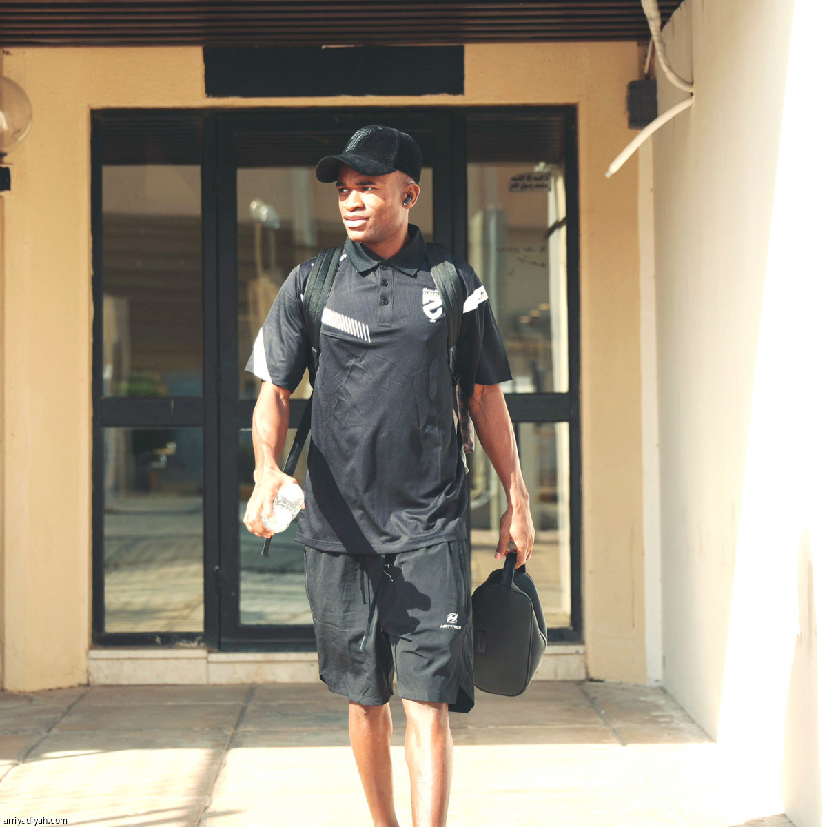 الحزم يغادر