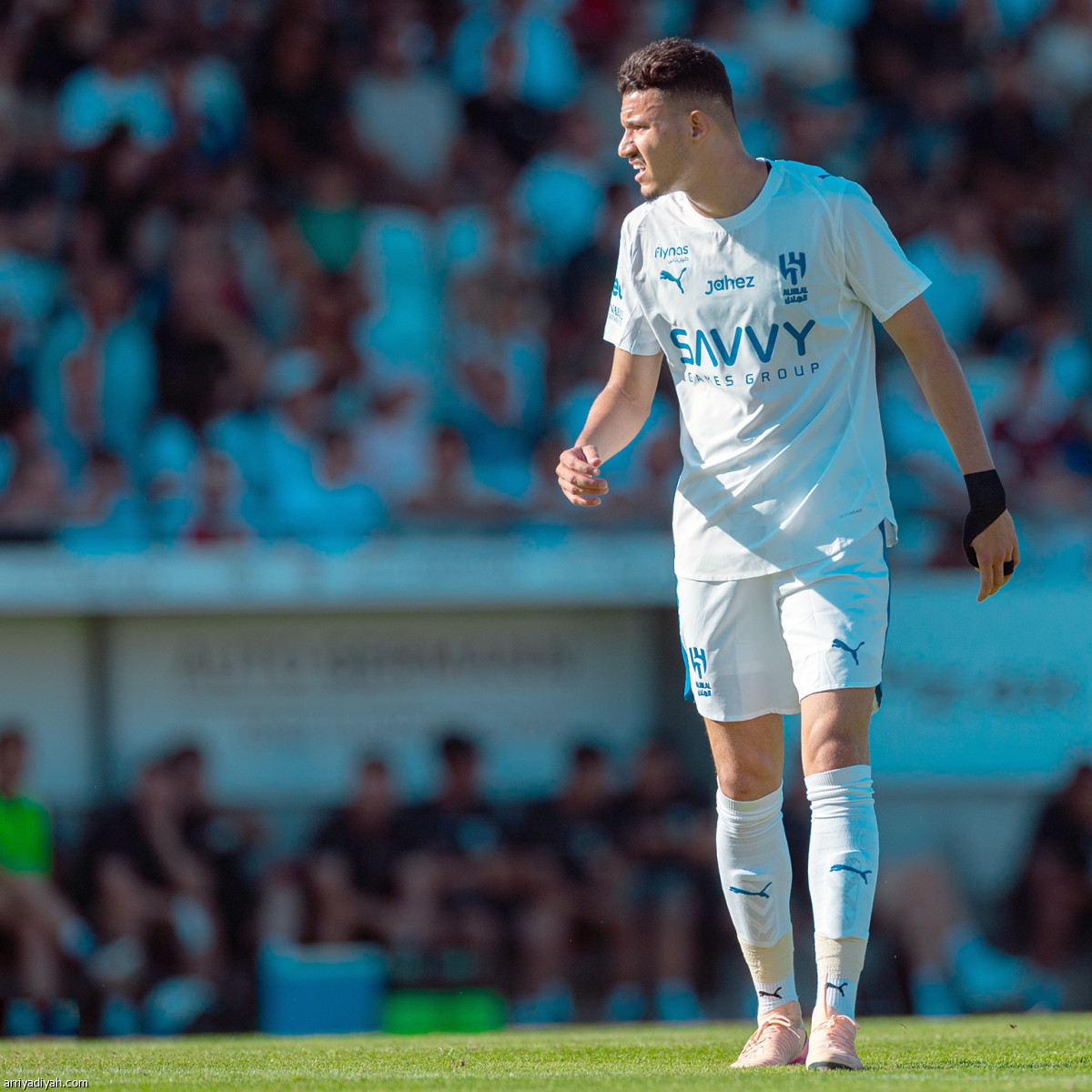 الأزرق يكرر السداسية