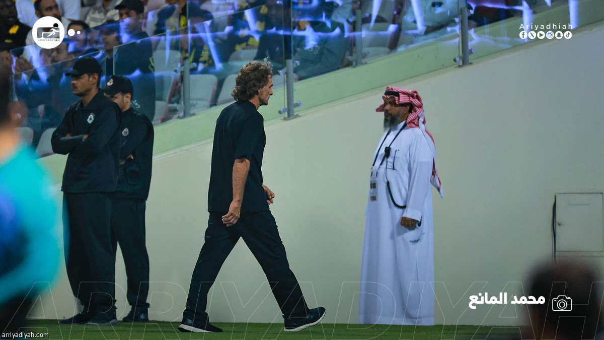 رغم الطرد.. كارينيو يوجّه