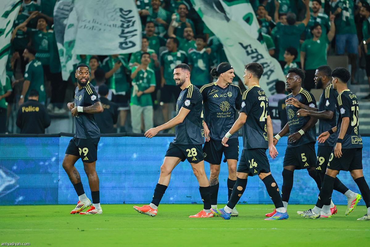 الأهلي يستعرض