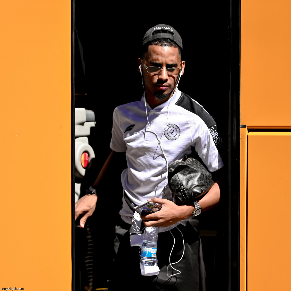 الشباب يطير إلى الدوحة