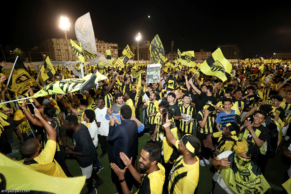 احتفالية الاتحاديين.. هتافات وألعاب نارية ونمور