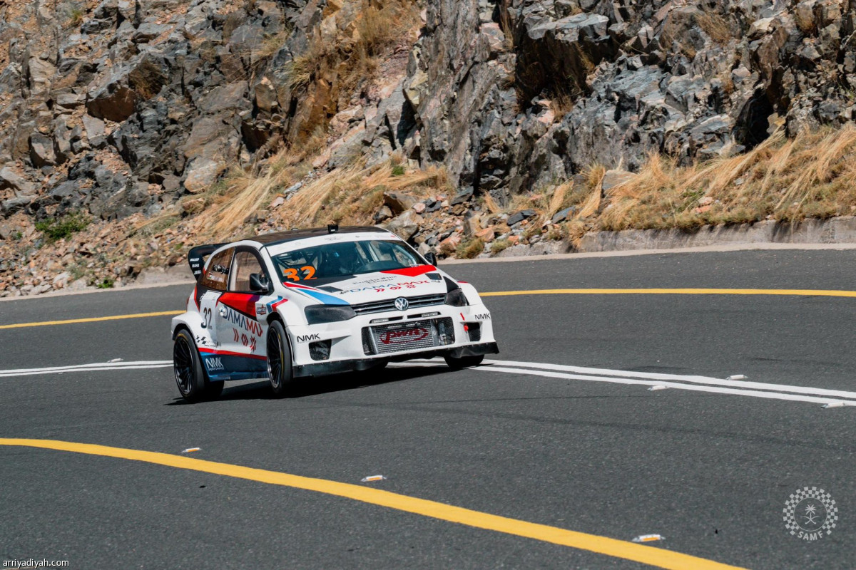 انتهاء السباق الأول