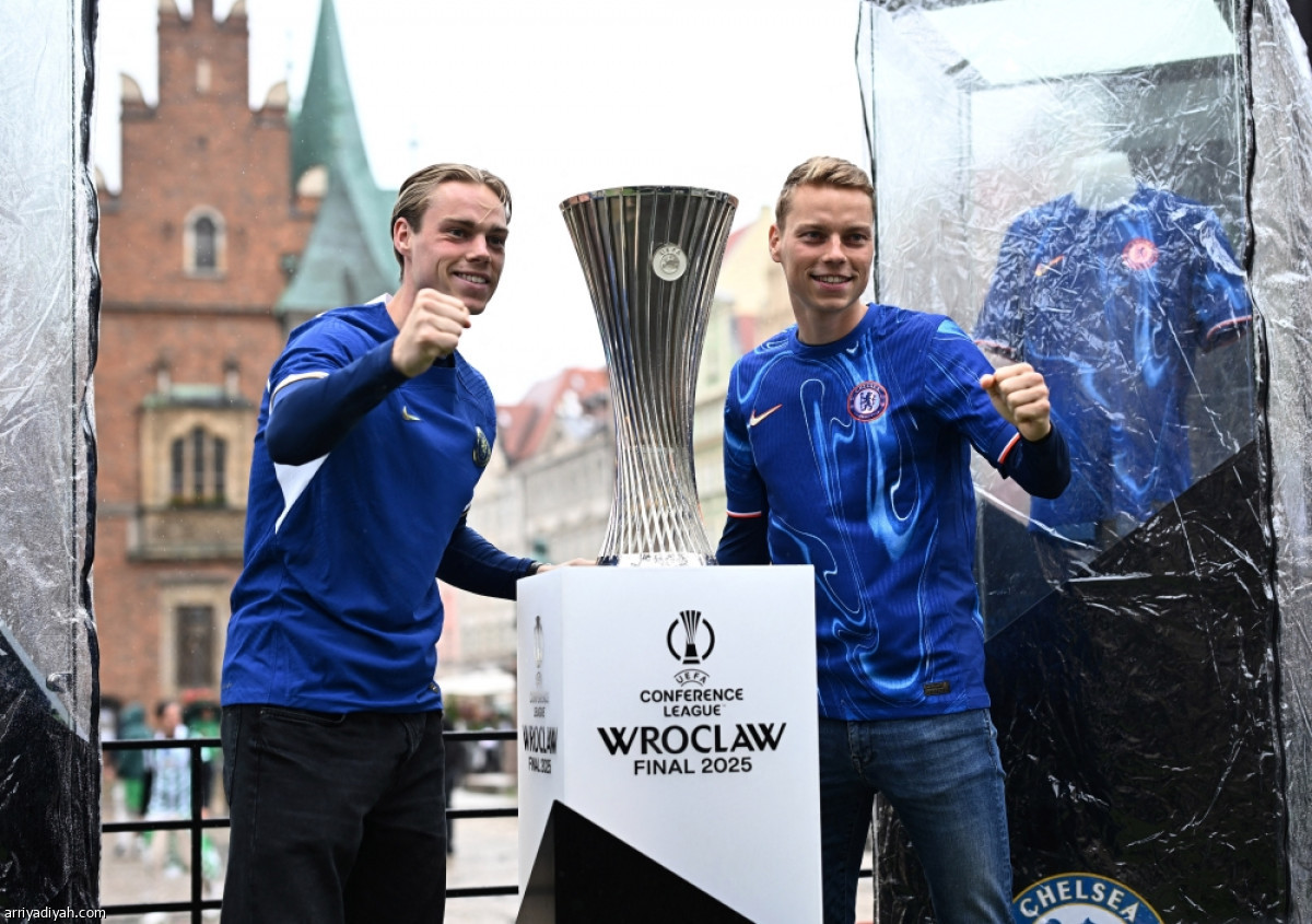 الجماهير تتوافد