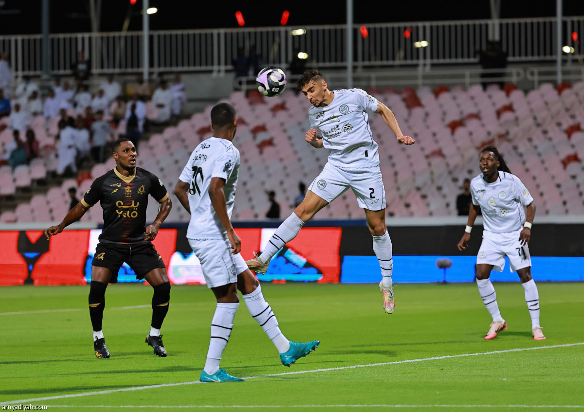 «الليوث» تنتصر